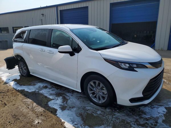 2026 TOYOTA SIENNA LE