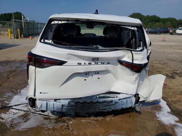 2026 TOYOTA SIENNA LE