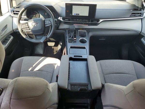 2026 TOYOTA SIENNA LE