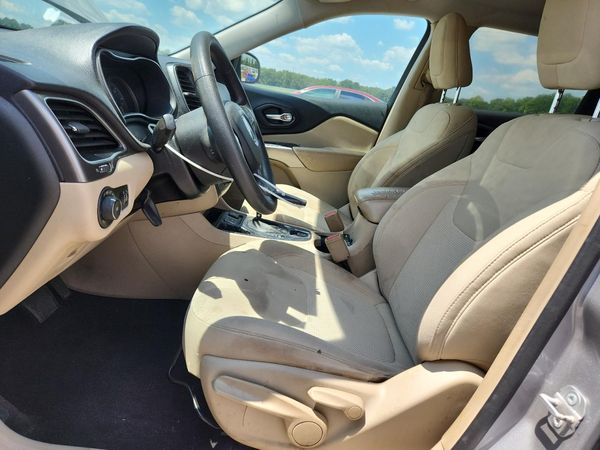 2019 JEEP CHEROKEE LATITUDE FWD