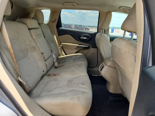 2019 JEEP CHEROKEE LATITUDE FWD