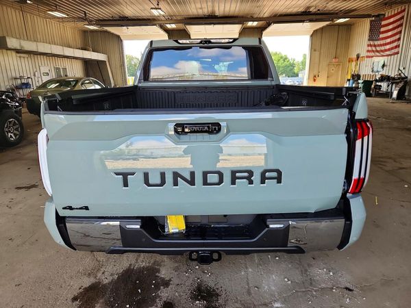 2025 TOYOTA TUNDRA SR5