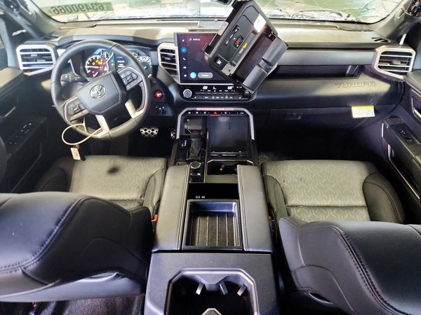2025 TOYOTA TUNDRA SR5