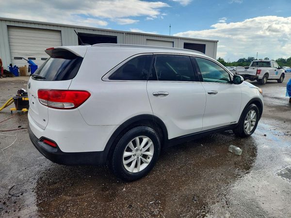 2016 KIA SORENTO L / LX