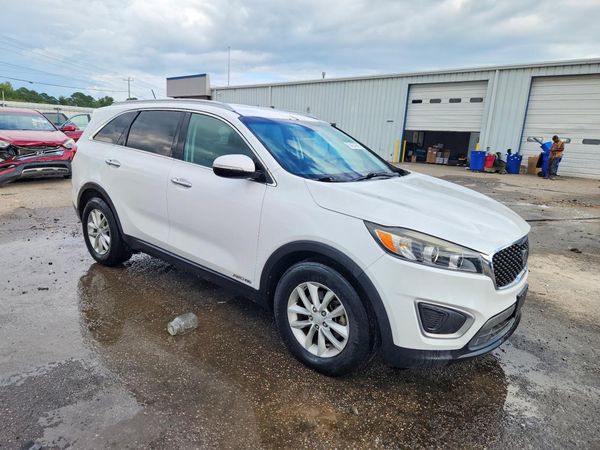 2016 KIA SORENTO L / LX