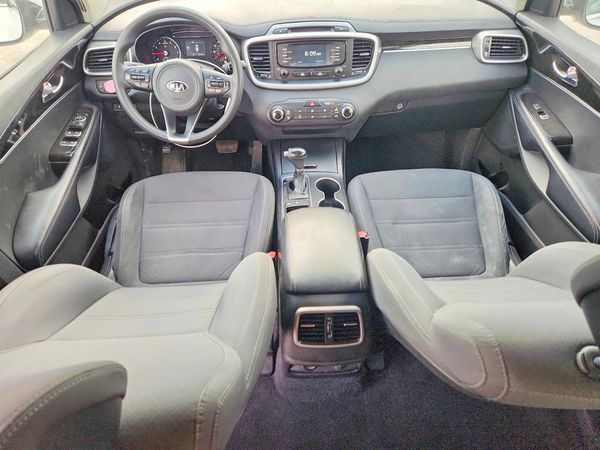 2016 KIA SORENTO L / LX