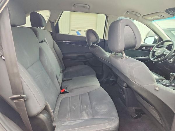 2016 KIA SORENTO L / LX