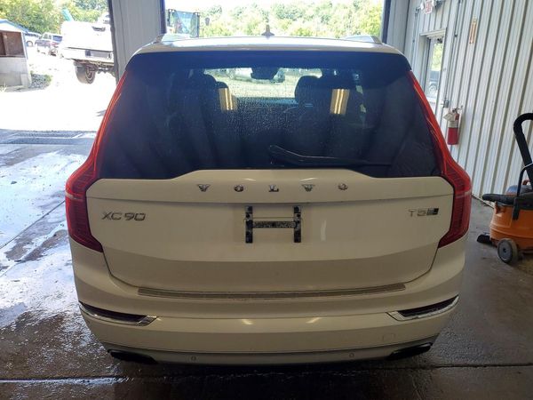 2016 VOLVO XC90