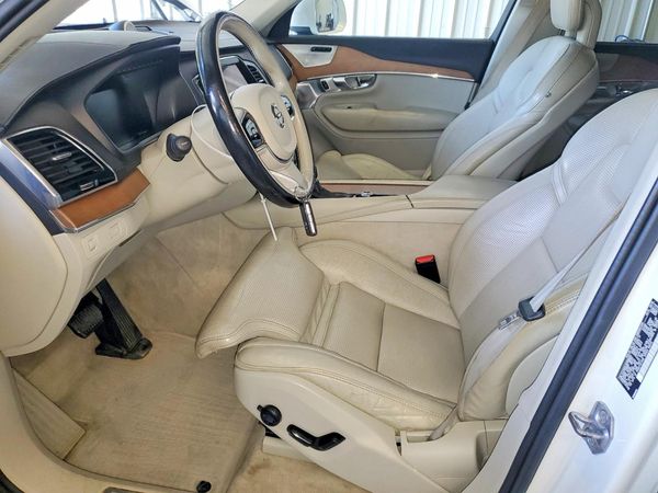 2016 VOLVO XC90