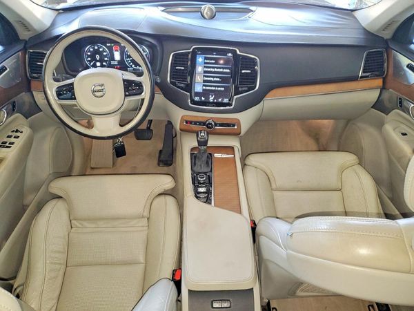 2016 VOLVO XC90