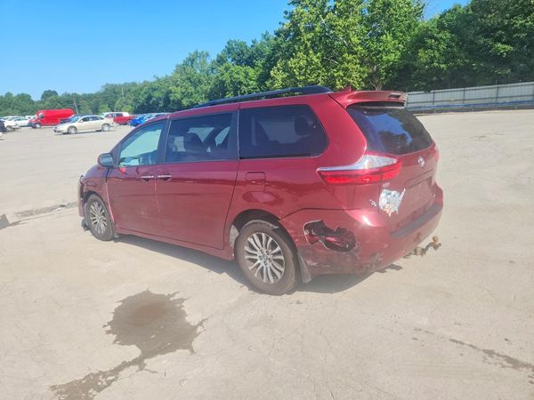 2018 TOYOTA SIENNA