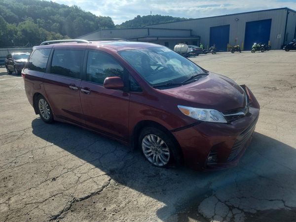 2018 TOYOTA SIENNA