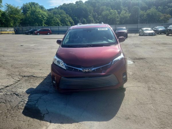 2018 TOYOTA SIENNA