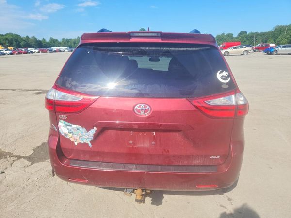 2018 TOYOTA SIENNA