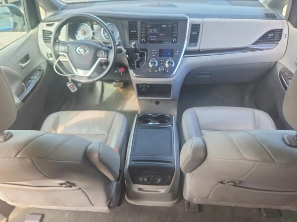 2018 TOYOTA SIENNA