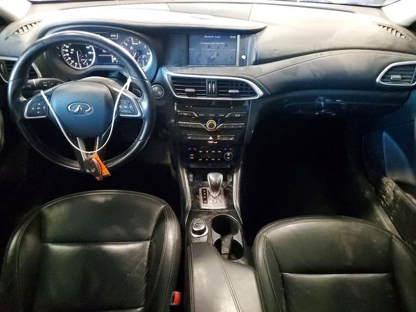 2017 INFINITI QX30