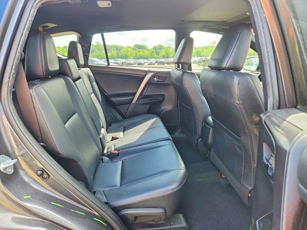 2017 TOYOTA RAV4 SE