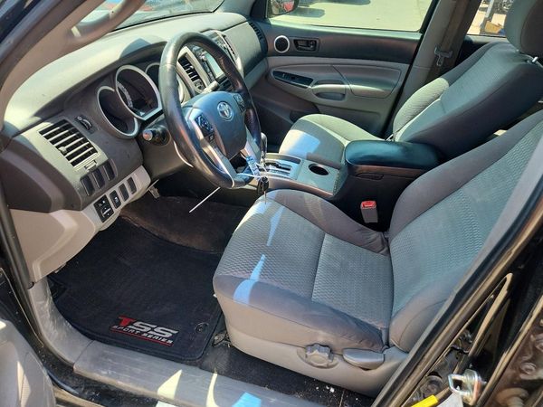 2015 TOYOTA TACOMA Delux Grade