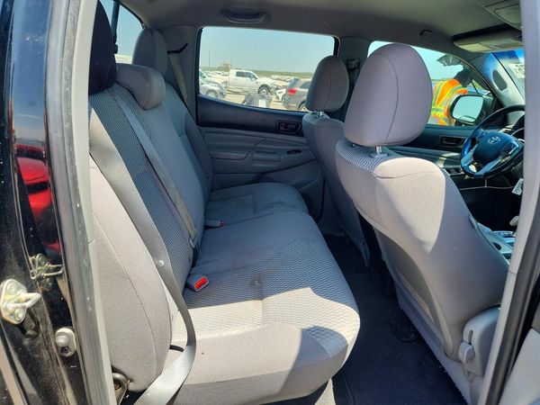 2015 TOYOTA TACOMA Delux Grade