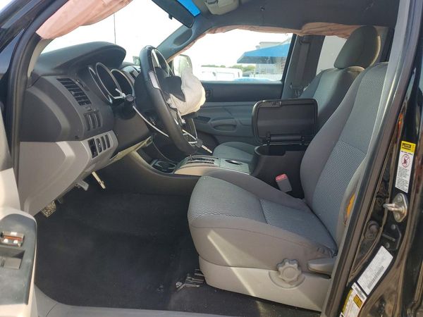2015 TOYOTA TACOMA Delux Grade