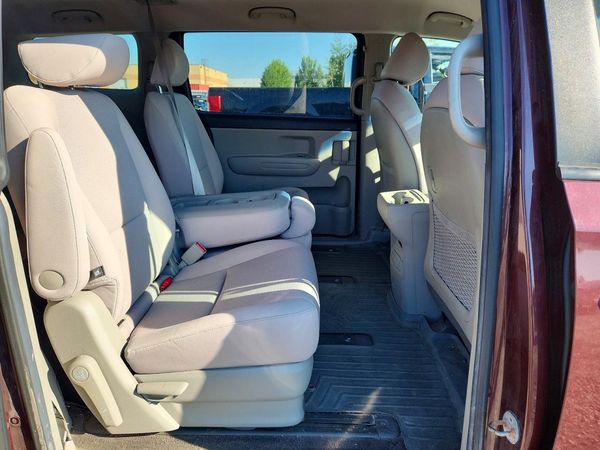 2017 KIA SEDONA LX