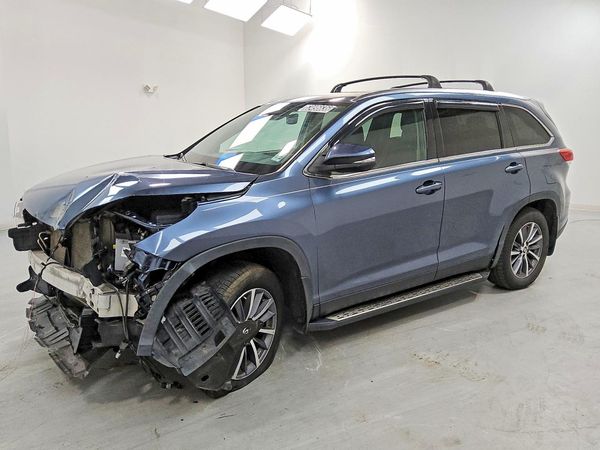 2019 TOYOTA HIGHLANDER SE/XLE — Front 3/4