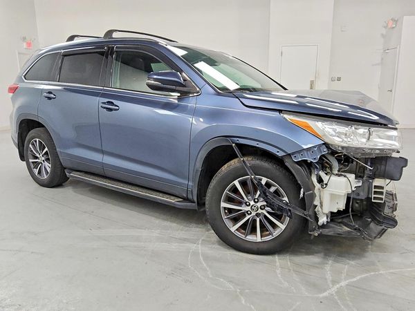 2019 TOYOTA HIGHLANDER SE/XLE — Passenger 3/4