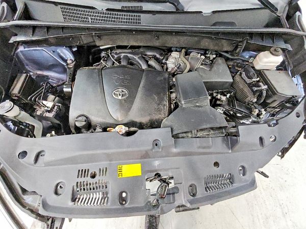 2019 TOYOTA HIGHLANDER SE/XLE — Engine bay