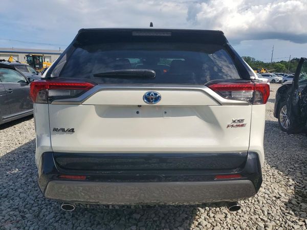 2021 TOYOTA RAV4 LE