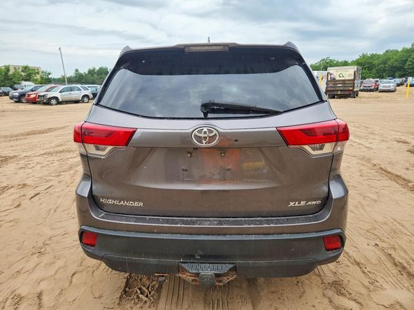 2018 TOYOTA HIGHLANDER SE/XLE