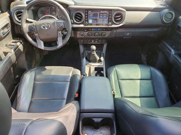 2022 TOYOTA TACOMA SR5