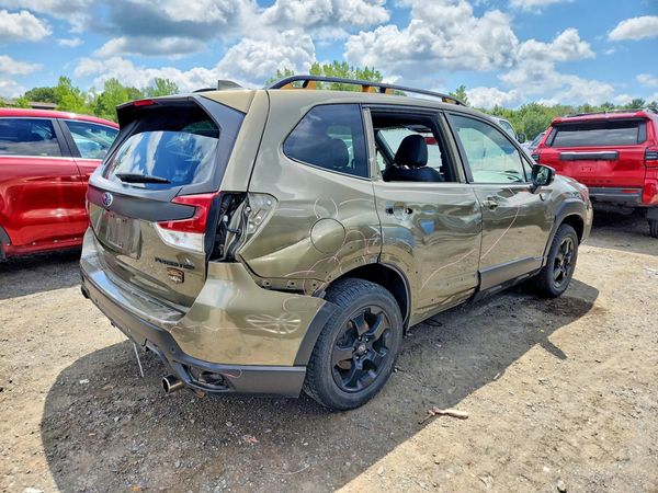 2023 SUBARU FORESTER