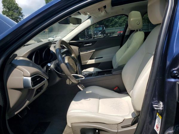2019 JAGUAR XE