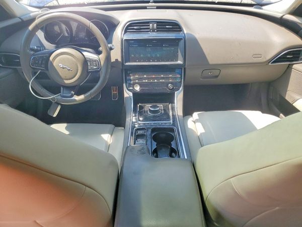 2019 JAGUAR XE