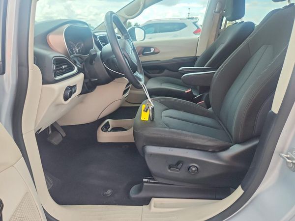 2022 CHRYSLER VOYAGER LX