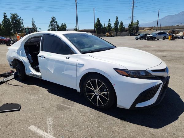 2021 TOYOTA CAMRY SE
