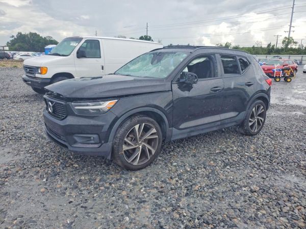 2020 VOLVO XC40 R-Design