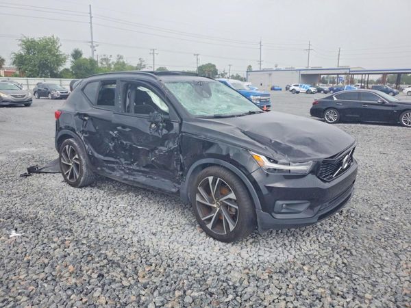 2020 VOLVO XC40 R-Design
