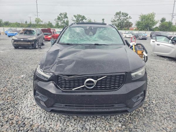 2020 VOLVO XC40 R-Design