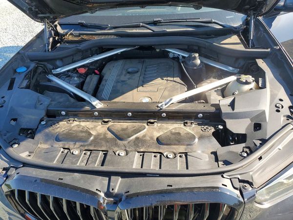 2019 BMW X5 xDrive40i — Engine bay