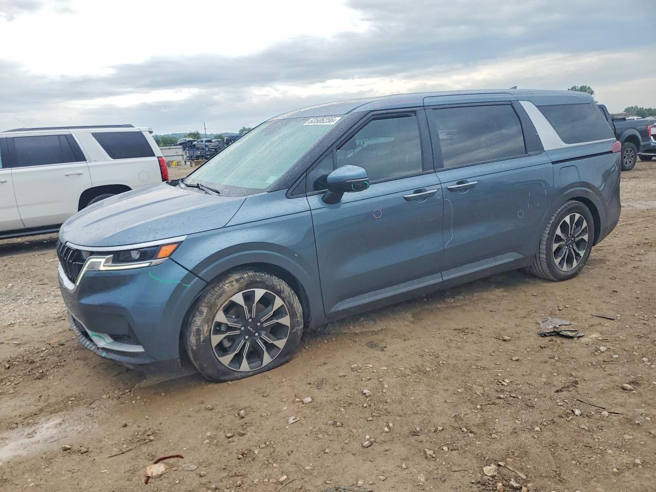 2022 KIA CARNIVAL EX