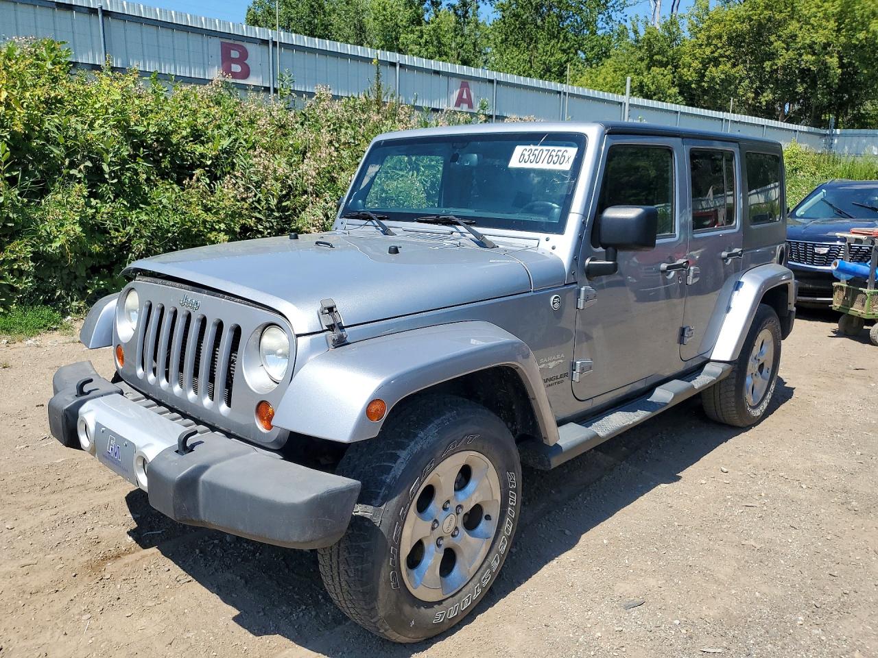 2013 JEEP WRANGLER Sahara — Front 3/4