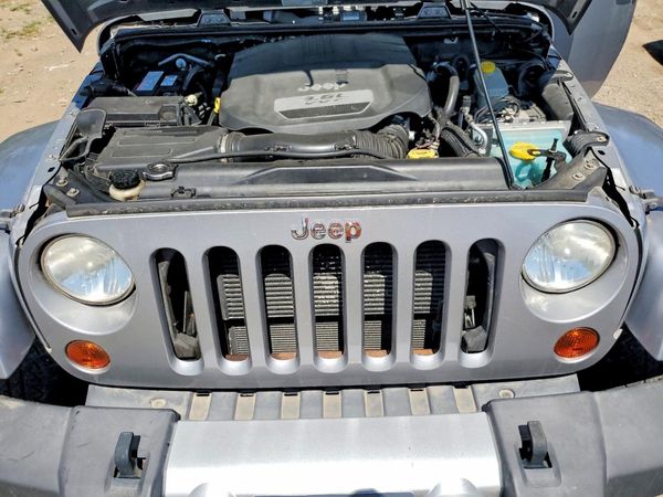 2013 JEEP WRANGLER Sahara — Engine bay