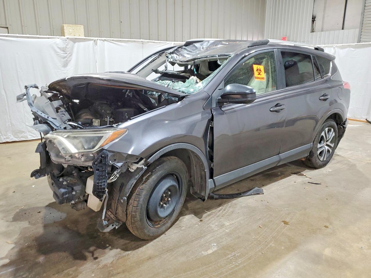 2018 TOYOTA RAV4 LE — Front 3/4