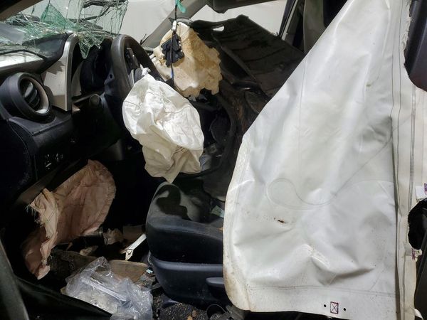 2018 TOYOTA RAV4 LE — DENT