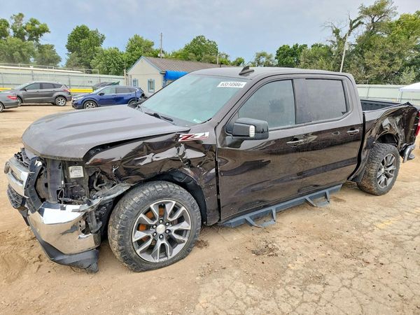 2019 CHEVROLET SILVERADO LT — Front 3/4