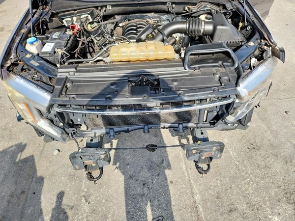 2019 FORD F150 — Engine bay