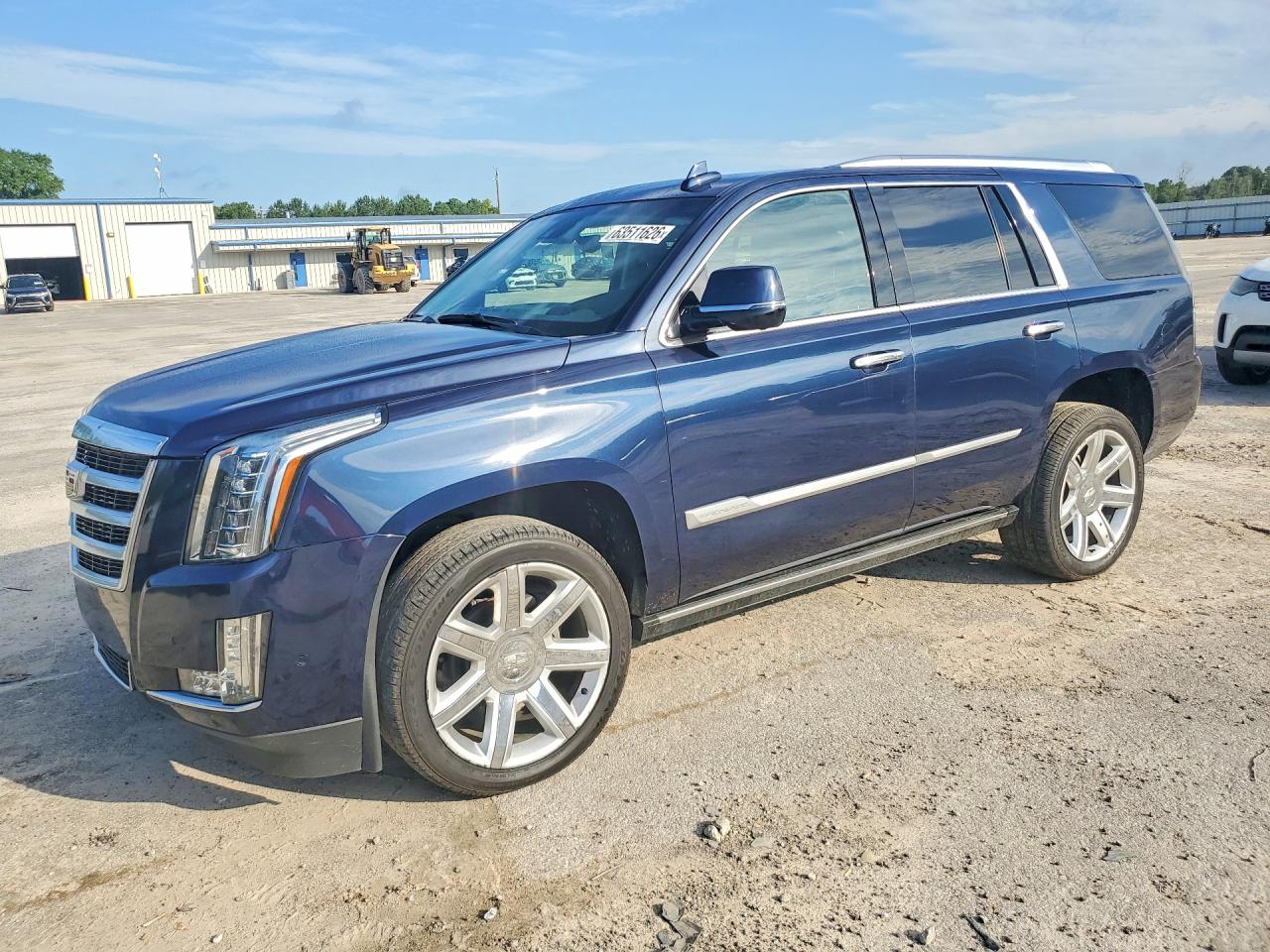 2019 CADILLAC ESCALADE Premium Luxury — Front 3/4