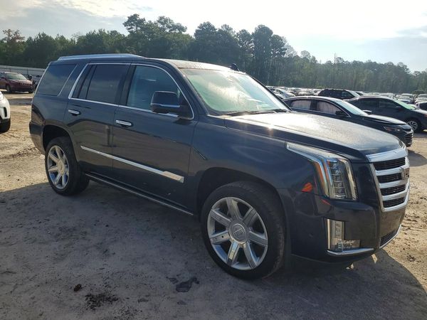 2019 CADILLAC ESCALADE Premium Luxury — Passenger 3/4