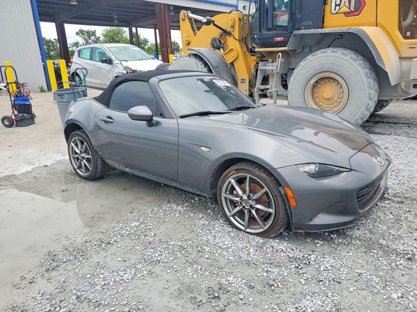 2023 MAZDA MX-5 MIATA